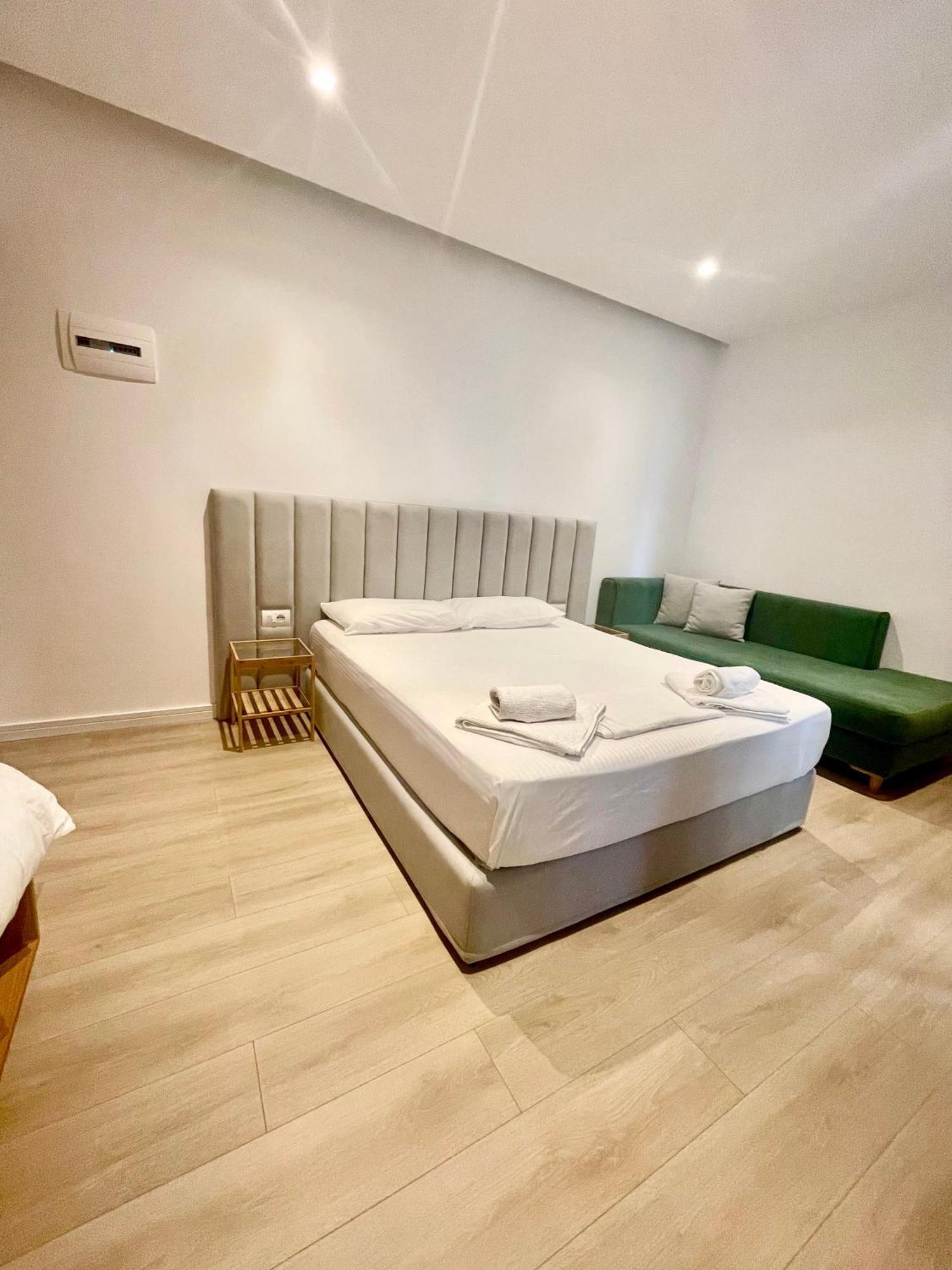 Hotel Aulona ساراندا المظهر الخارجي الصورة