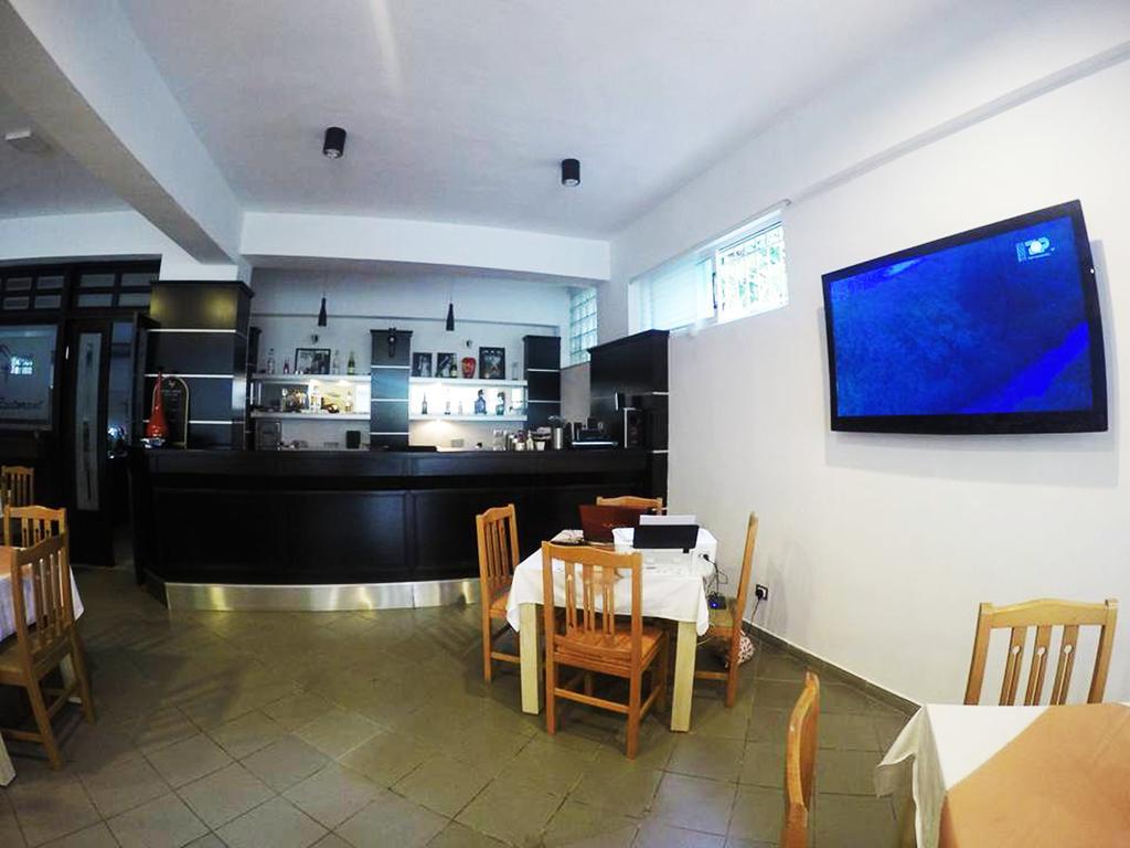 Hotel Aulona ساراندا المظهر الخارجي الصورة